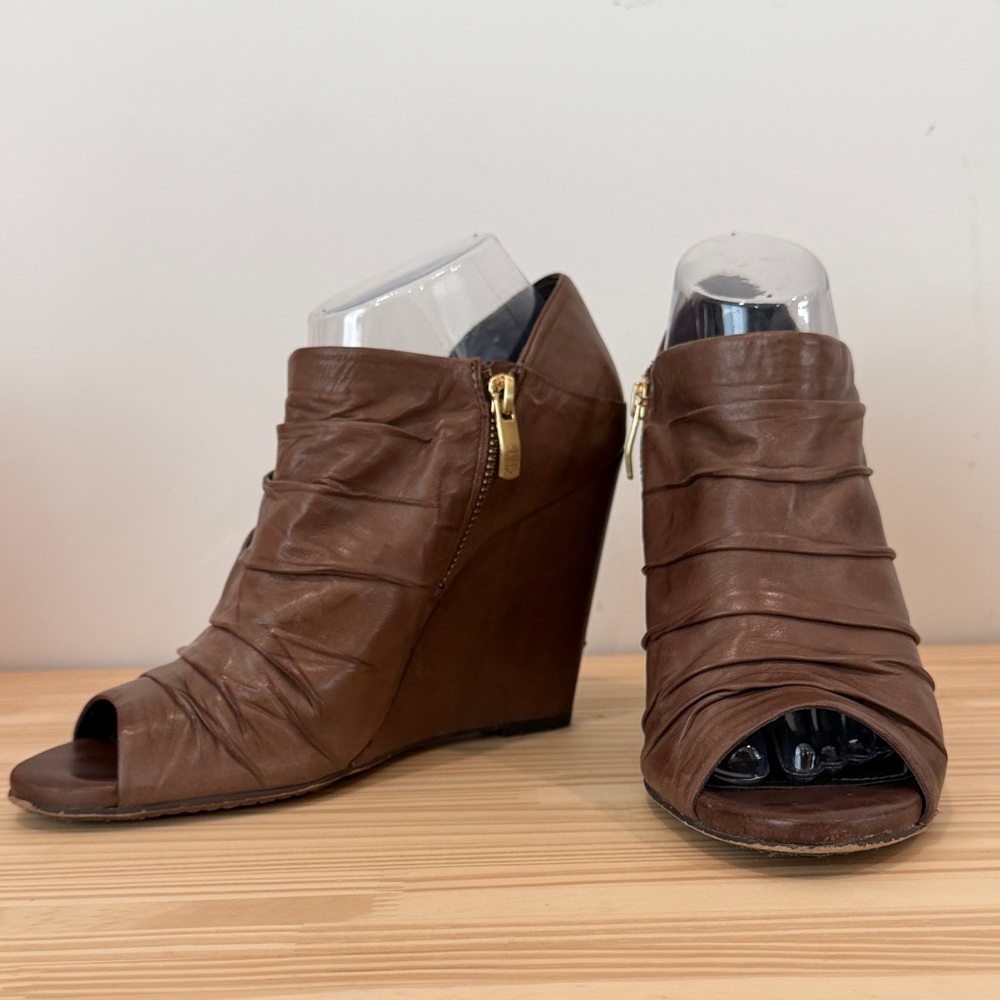 Vintage Vince Camuto Brown Leather Ruched Peep-Toe Wedge Booties